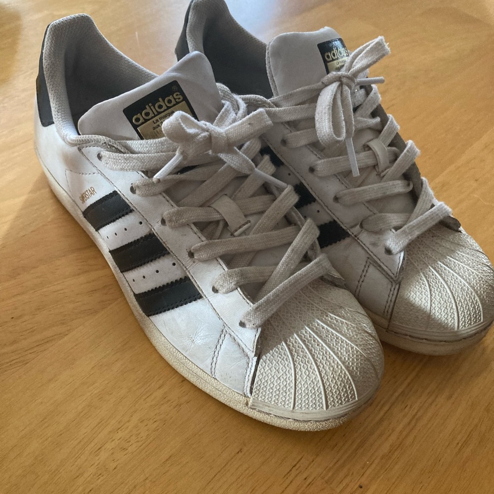 Adidas superstars women’s 7.5/men’s 6.5